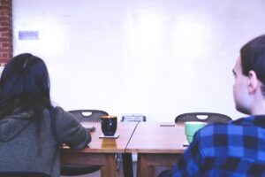 女性がホワイト企業に転職するためのポイントは？