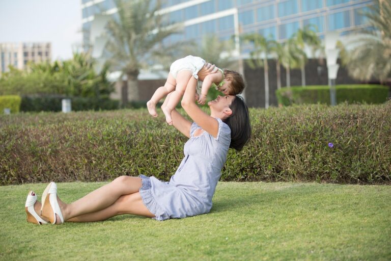 女性が子育てと両立しながら転職する方法は？