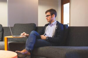 転職を考えるあなたへ、残業少ない企業の評判はどうなっている？